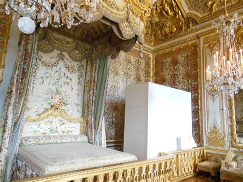 Queen Elizabeth II’s Bedroom – Buckingham Palace : pics