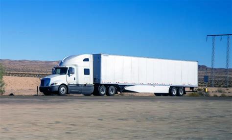 What You Need to Know About Dry Van Truck Shipping | Extra Mile