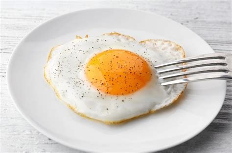 How to make perfect sunny-side up eggs – Recette