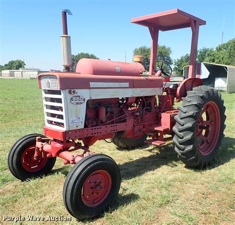 Farmall 560 tractor in Wichita, KS | Item DE5443 sold | Purple Wave