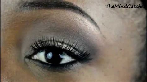 How to apply false lashes on hooded eyes - YouTube