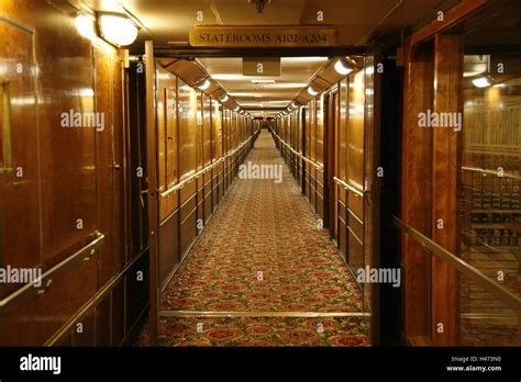 Queen mary ship interior hi-res stock photography and images - Alamy