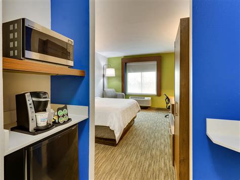 Holiday Inn Express & Suites Waxahachie Guest Room & Suite Options