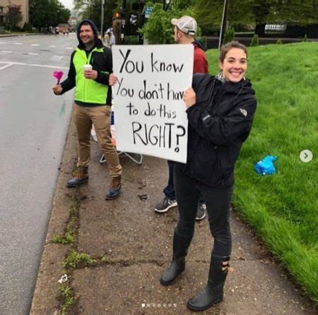 46 Funny Marathon Signs to Make Runners Laugh at the Next Race