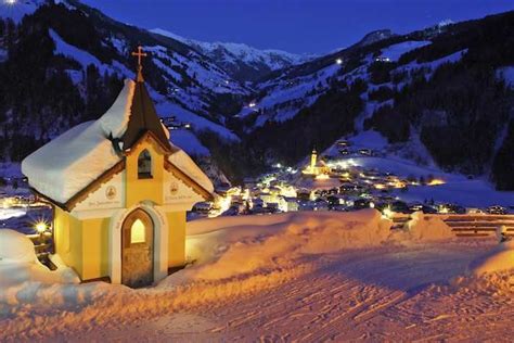 A wayside shrine above #Grossarl #Skiing #Austria Bergen, Winter Snow ...