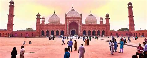 Badshahi Mosque, Lahore - Iconic Symbol of the Mughal Empire