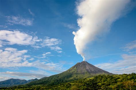 Volcanoes in Costa Rica: the best ones to visit | Tribes Travel