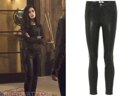 Isabelle Lightwood Fashion, Clothes, Style and Wardrobe worn on TV ...