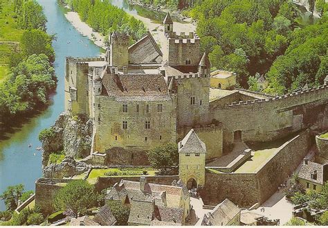 Dordogne castle (Chateau de Beynac) - France -- built in the 12th ...