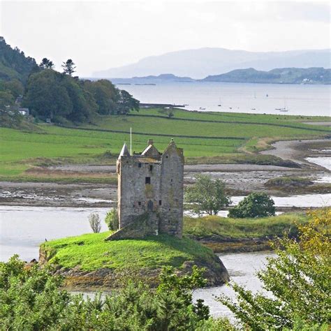 Castle in the vast Scottish Highlands [OC] : r/castles