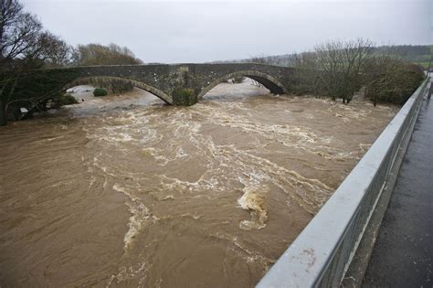 Scottish Weather: Flood warnings in place as Ayrshire crews bring in ...