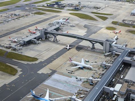 London Gatwick Airport [2100 x 1575] : r/InfrastructurePorn