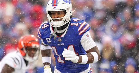 Stefon Diggs Downplays Josh Allen Tension Rumors, '100%' Wants to Stay ...