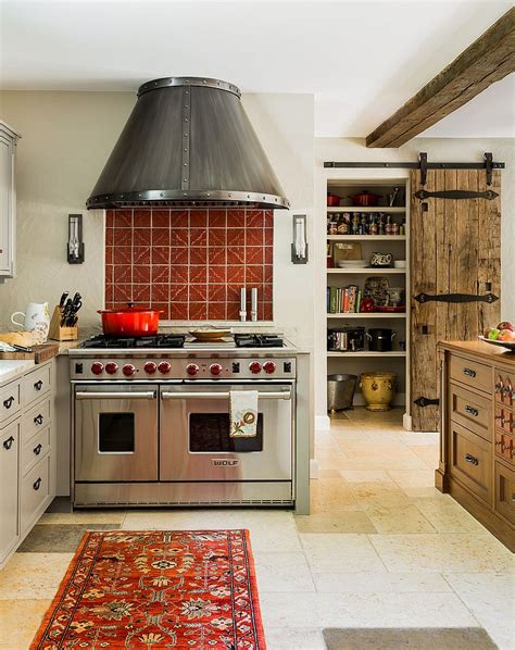 25 Trendy Kitchens That Unleash the Allure of Sliding Barn Doors