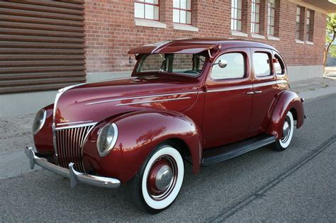 1939 FORD DELUXE 4 door sedan