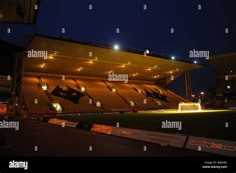 Wolverhampton Wanderers Football Club Molineux stadium at night Stock ...