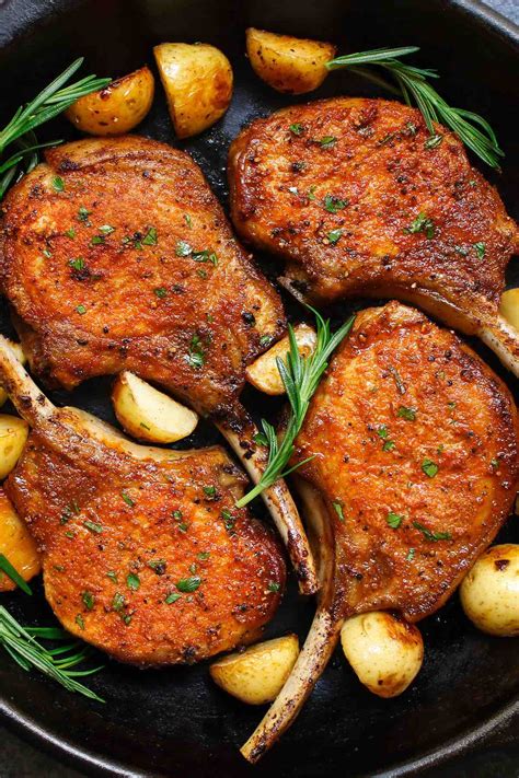 15 Minute Easy Pan Fried Pork Chops Recipe | TipBuzz