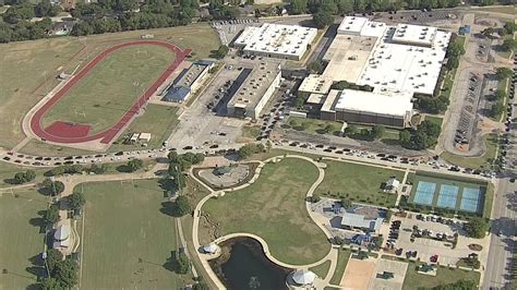 Parents Wait in Long Line at Mansfield ISD Computer Pick Up – NBC 5 ...