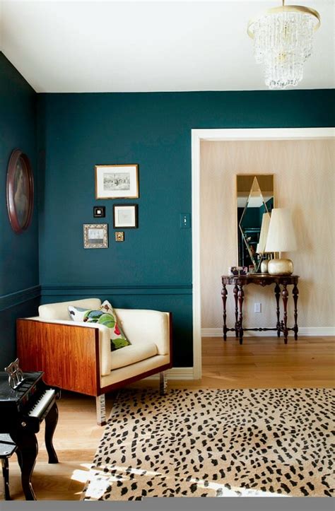 How to Use Bold Paint Colors in Your Living Room