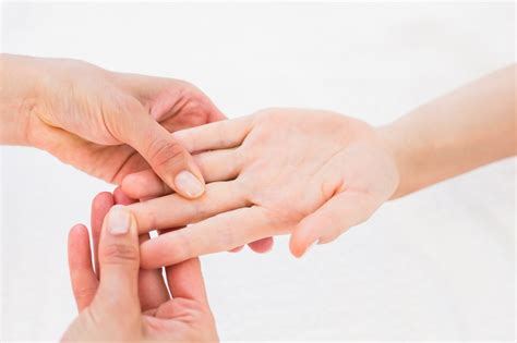 How to Get a Splinter Out Without Risking Infection - Redorbit