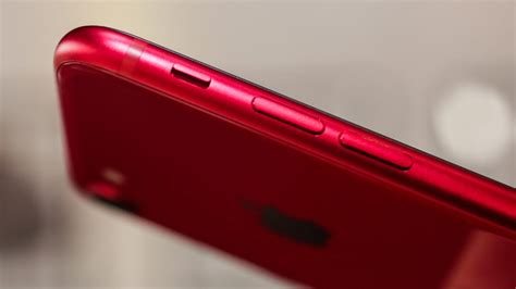 Hands-on with Apple's new red iPhone 8 and 8 Plus - CNET