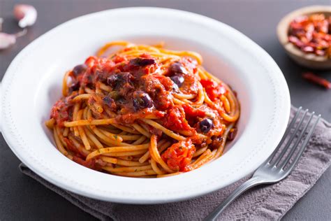 Spaghetti alla puttanesca - Italian recipes by GialloZafferano