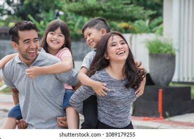 Portrait Happy Asian Family Front Their Stock Photo 1089179255 ...