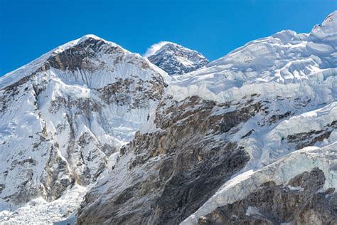 Pemandangan Gunung Everest Gunung Tertinggi Di Dunia Foto Stok - Unduh ...