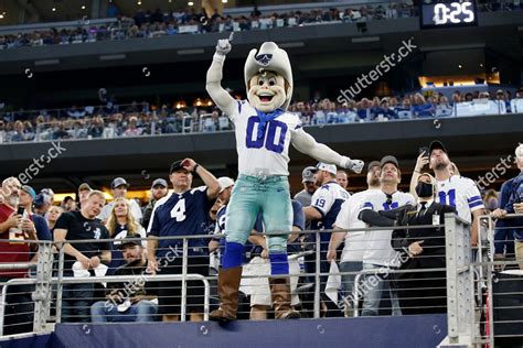 Dallas Cowboys Mascot Rowdy Poses Photo Editorial Stock Photo - Stock ...