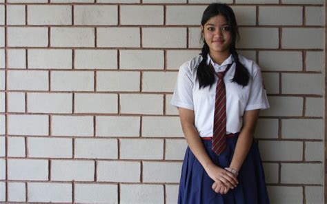 File:School girl in her uniform, Sainikpuri, India.jpg - Wikimedia Commons