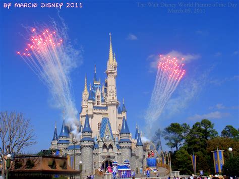 The Walt Disney World Picture of the Day: Cinderella Castle - Fireworks ...