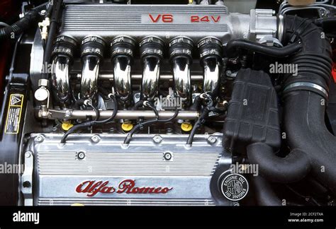 1998 Alfa Romeo 156 2.5 V6 24V engine Stock Photo - Alamy