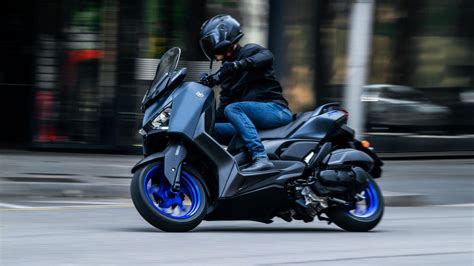 Nuovi Yamaha XMax 125 e 300 2023: novità, prezzi, video