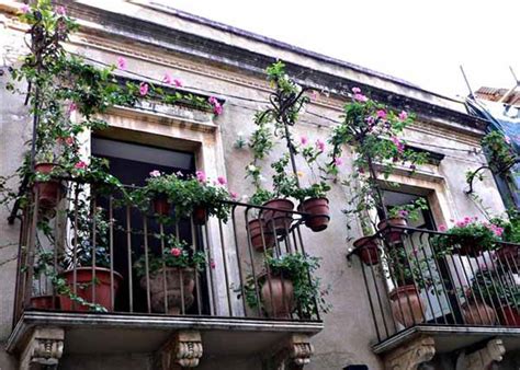 Bright Balcony Decorating with Flowers, 20 Blooming Balcony Designs