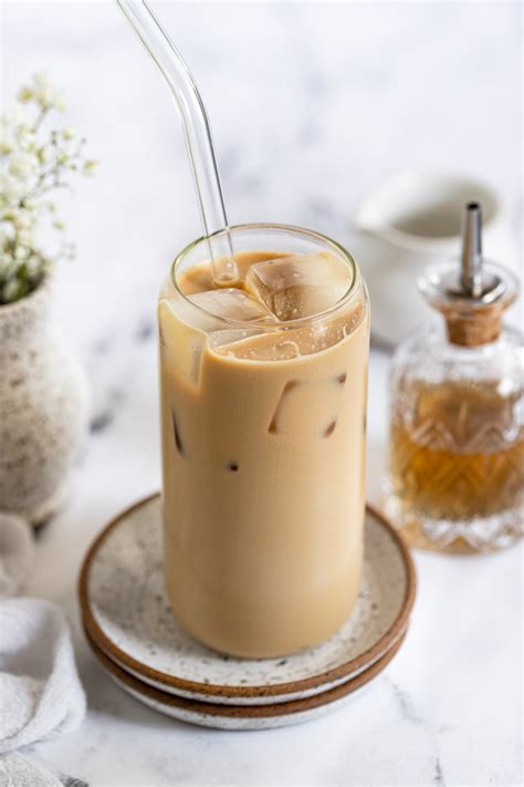 How to Make an Iced Vanilla Latte (5 Minutes!)