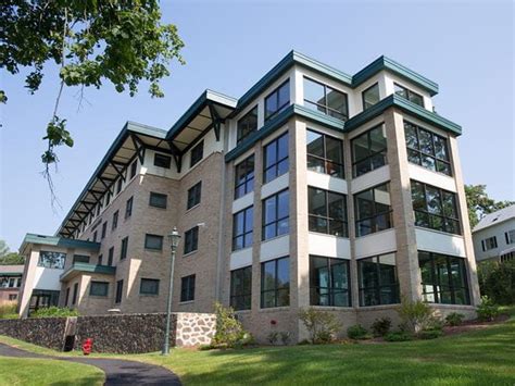 Housing Options | Residence Halls & Houses | Endicott College