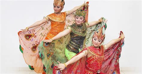 Blog Budaya Indonesia: Tari Merak : Tari Tradisional Jawa Barat Yang ...