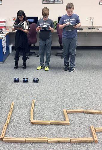 Scott Highlands Middle School continues Hour of Code tradition | Apple ...