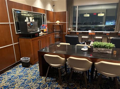 Review: Lounge - Montreal Airport Marriott In-Terminal Hotel - The Path ...