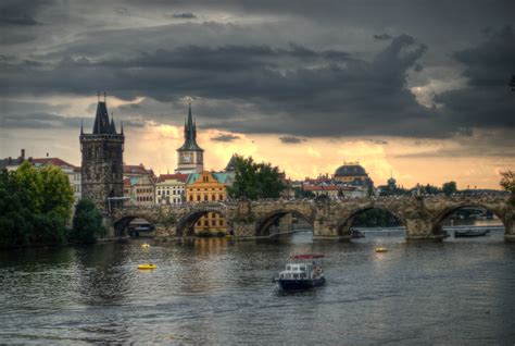 Charles Bridge sunset | Sun setting over the Charles Bridge … | Flickr