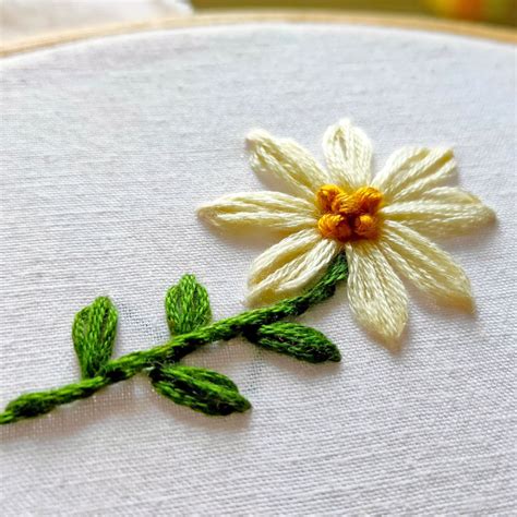 Lazy Daisy Stitch Flower | Hand Embroidery Tutorial for Beginners ...