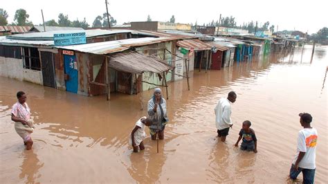 Floods in Kenya, Somalia displace hundreds of thousands — Quartz Africa