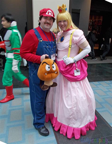 Mario and Princess Peach cosplay | Princess peach cosplay, Mario and ...