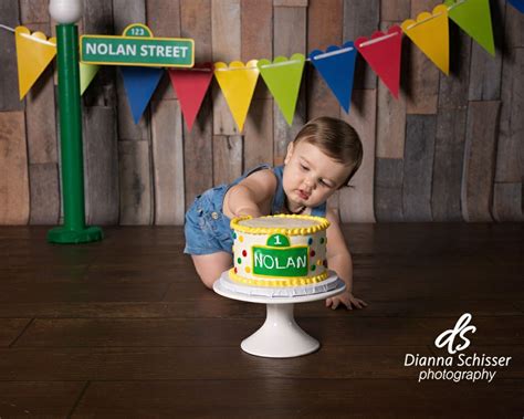 Sesame Street cake smash | Sesame street cake, Elmo birthday, Sesame street