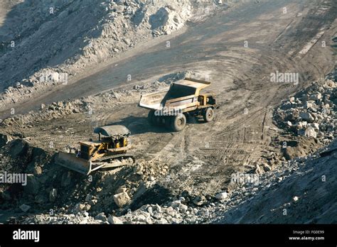 Coal mine in Jharkhand , India - mpd 220451 Stock Photo - Alamy