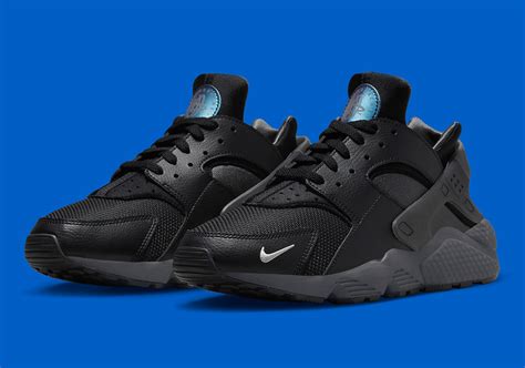 Nike Air Huarache "Black/Blue/Silver" FD0656-001 | SneakerNews.com