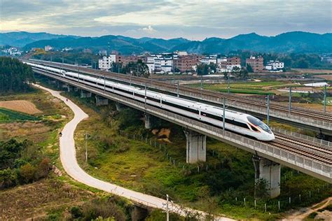 China to Rein in High-Speed Rail Construction as Risk Rises