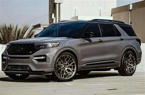 Black Ford Explorer 2023