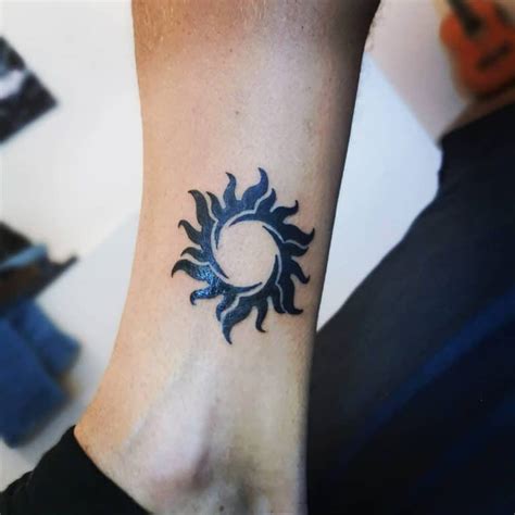 Simple and Small Sun Tattoo Ideas