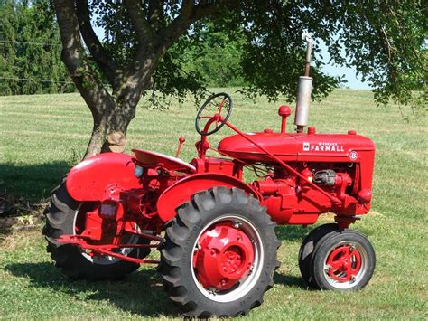 International Harvester Farmall B general-purpose tractor (1940); with ...